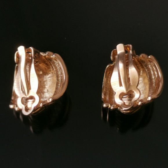 Vintage Gold Tone Clip on Earrings - Picture 10 of 10
